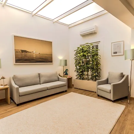 Πανσιόν Sea Garden 4*